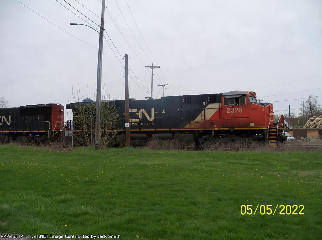 CN 2326